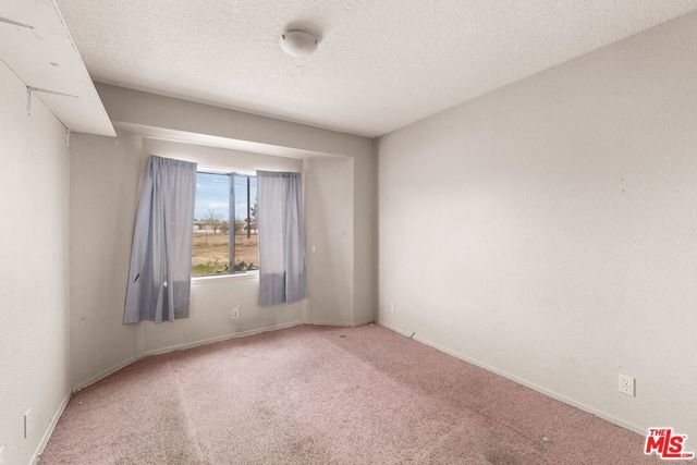 13377 Paramount Road, Phelan, CA 92371