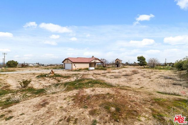 13377 Paramount Road, Phelan, CA 92371