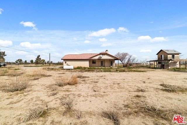 13377 Paramount Road, Phelan, CA 92371
