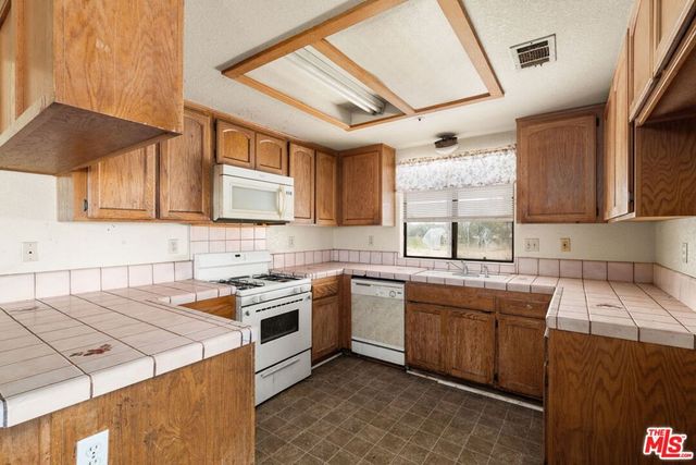 13377 Paramount Road, Phelan, CA 92371