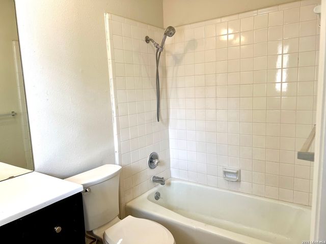 8818 RIDGE GATE ST, San Antonio, TX 78250