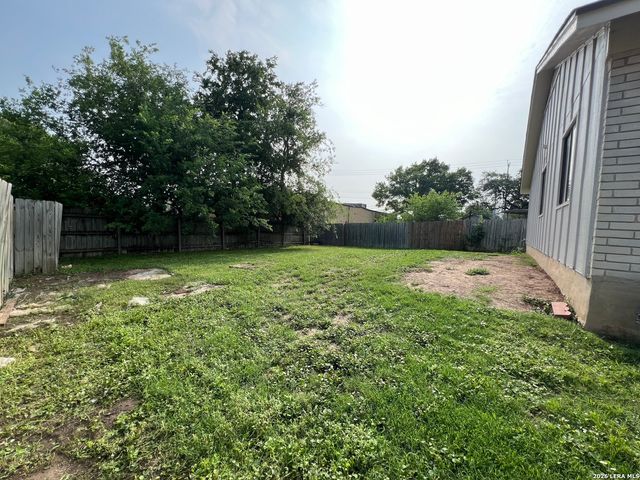 8818 RIDGE GATE ST, San Antonio, TX 78250