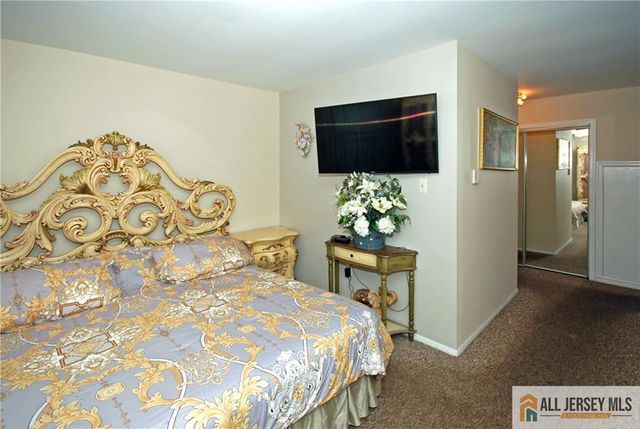 12 Dorchester Drive, Monroe, NJ 08831