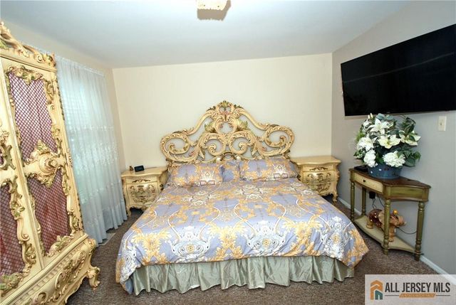 12 Dorchester Drive, Monroe, NJ 08831