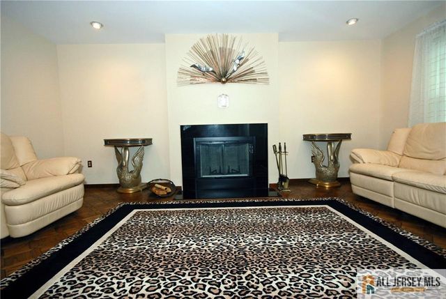 12 Dorchester Drive, Monroe, NJ 08831
