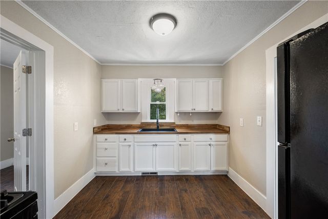 610 Delaware, Neosho, MO 64850