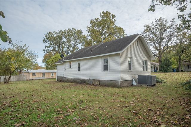 610 Delaware, Neosho, MO 64850