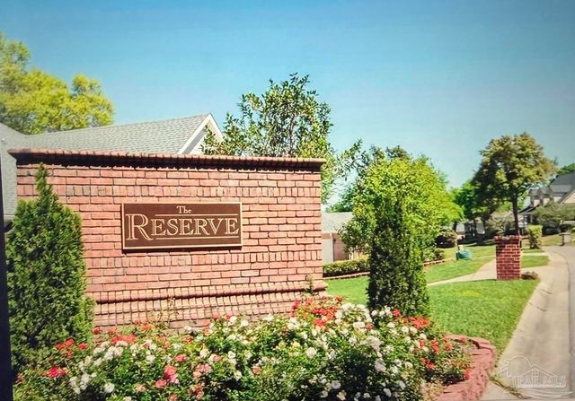 5969 Hermitage Dr, Pensacola, FL 32504