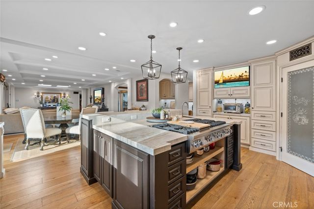 1511 Santiago Drive, Newport Beach, CA 92660
