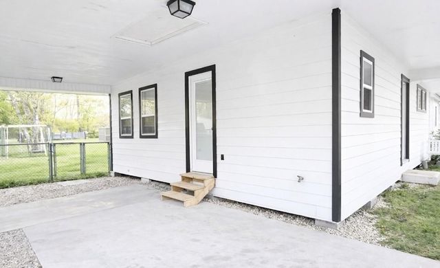 515 E Prairie Avenue, Eagle Lake, TX 77434