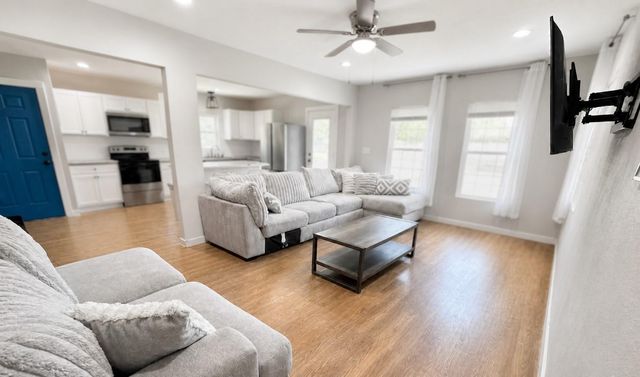 515 E Prairie Avenue, Eagle Lake, TX 77434