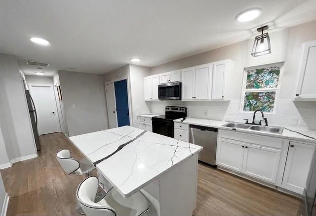 515 E Prairie Avenue, Eagle Lake, TX 77434