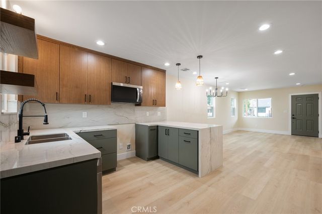 745 W 106th, Los Angeles, CA 90044