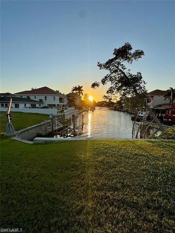 10337 Vanderbilt DR, Naples, FL 34108