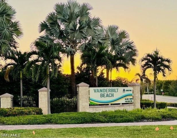 10337 Vanderbilt DR, Naples, FL 34108