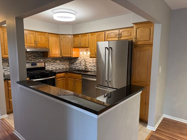 420 74th Street 204, Downers Grove, IL 60516