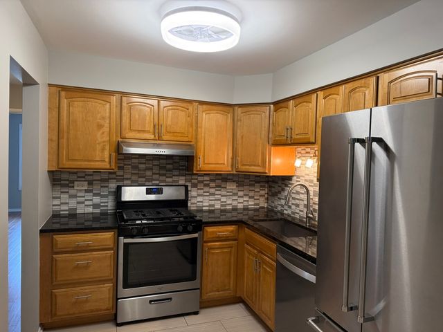 420 74th Street 204, Downers Grove, IL 60516