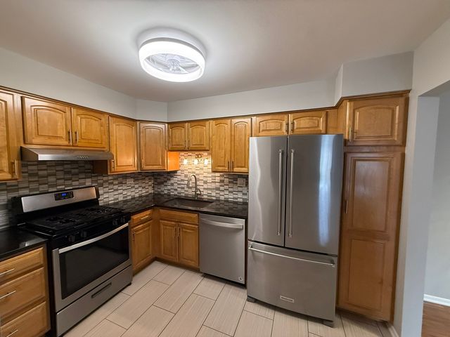 420 74th Street 204, Downers Grove, IL 60516