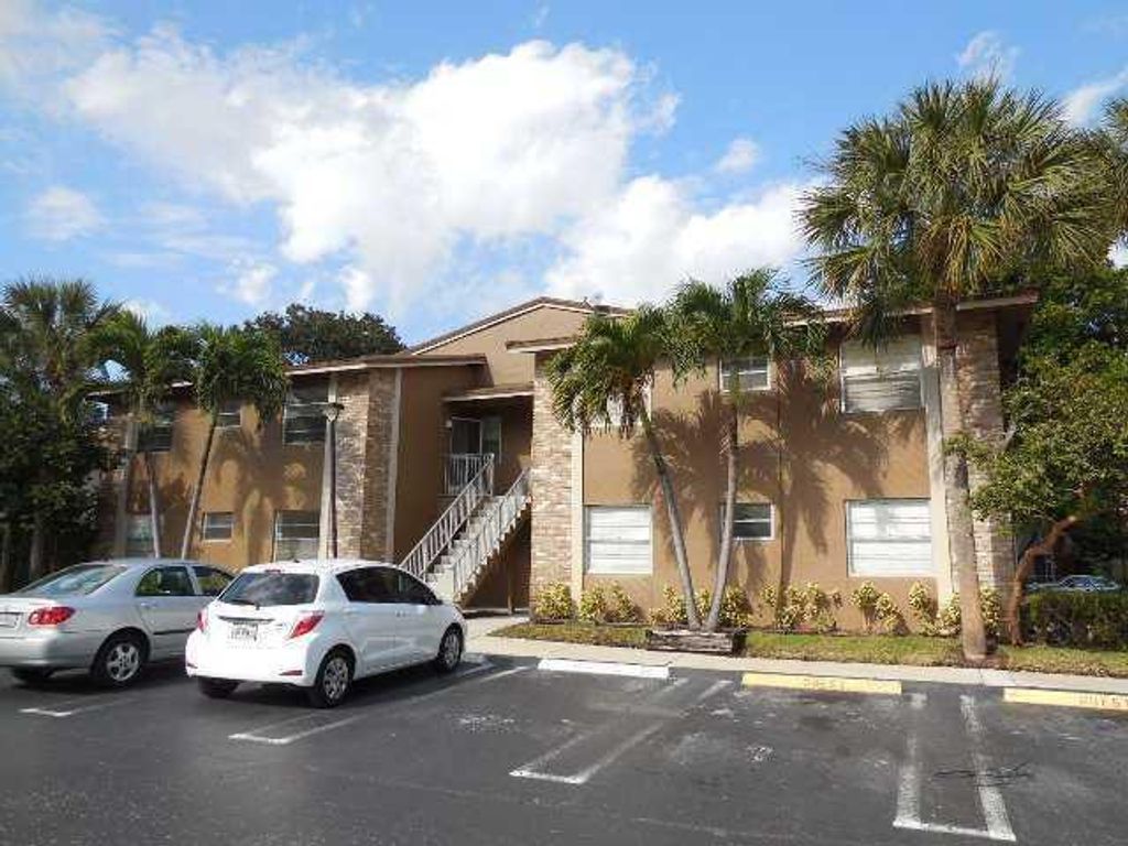 8393 Royal Palm Bl 102, Coral Springs, FL 33065