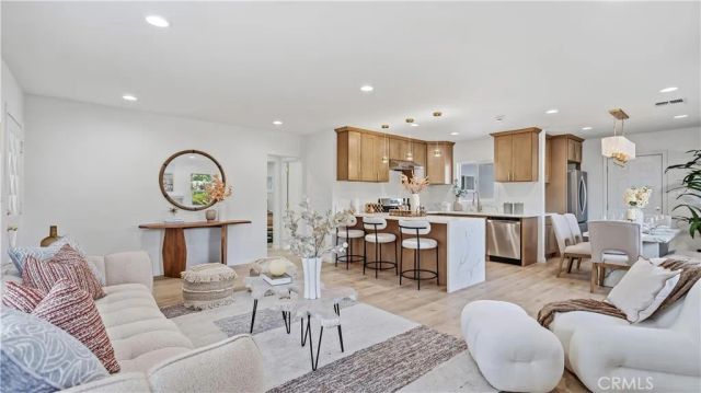 7500 Vassar, Canoga Park, CA 91303