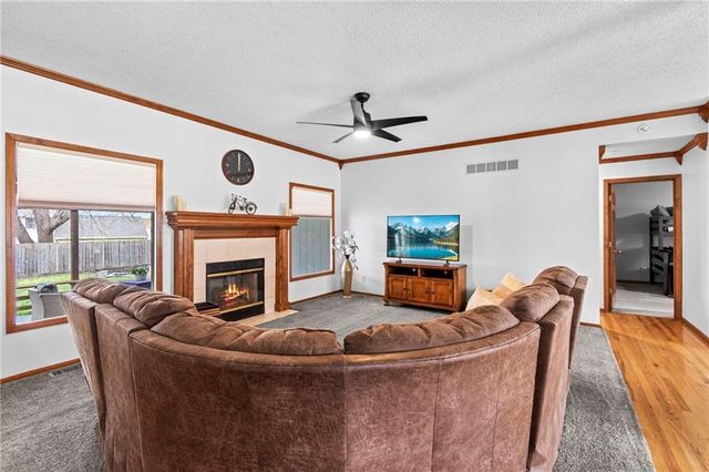 1304 S Jefferson Street, Kearney, MO 64060