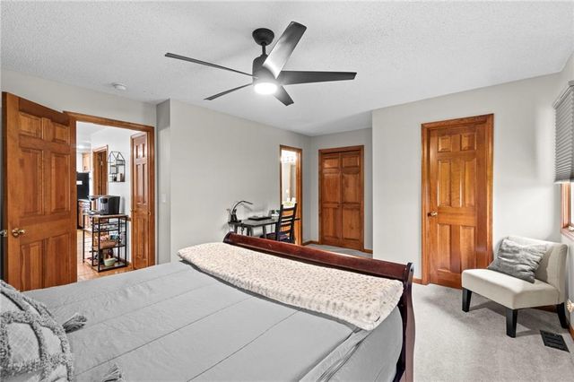 1304 S Jefferson Street, Kearney, MO 64060