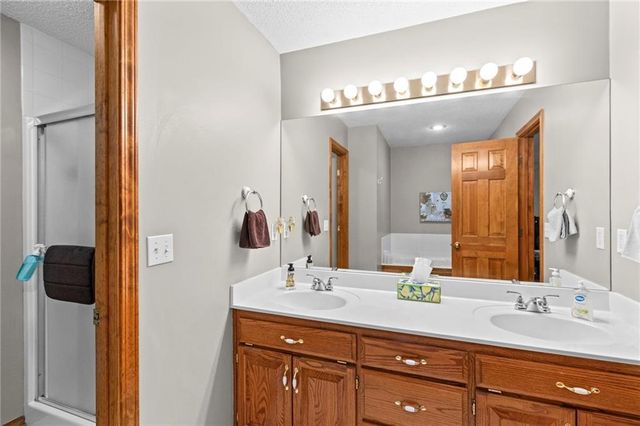 1304 S Jefferson Street, Kearney, MO 64060