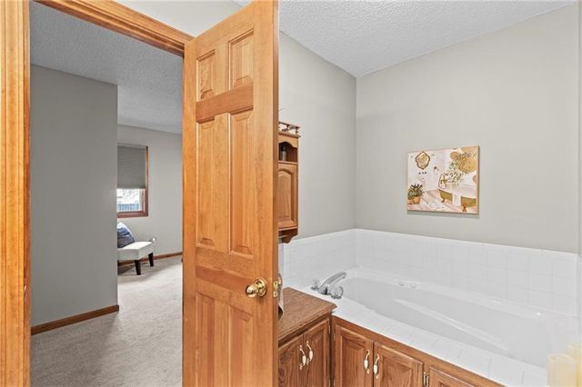 1304 S Jefferson Street, Kearney, MO 64060