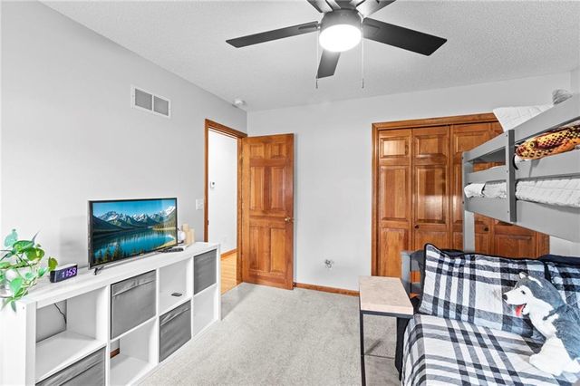 1304 S Jefferson Street, Kearney, MO 64060