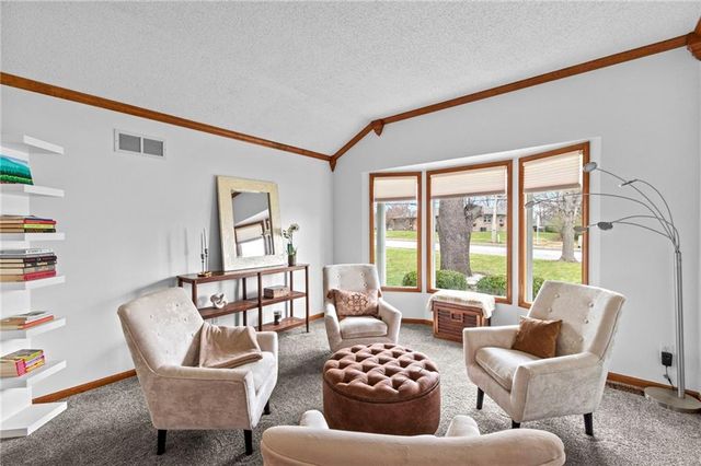 1304 S Jefferson Street, Kearney, MO 64060