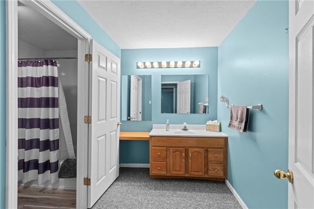 1304 S Jefferson Street, Kearney, MO 64060