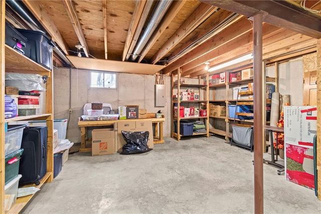 1304 S Jefferson Street, Kearney, MO 64060