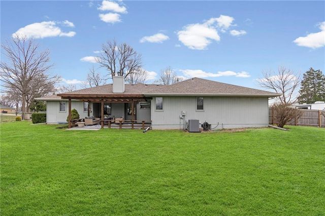 1304 S Jefferson Street, Kearney, MO 64060