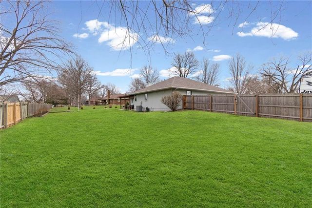 1304 S Jefferson Street, Kearney, MO 64060