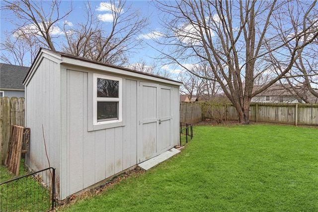 1304 S Jefferson Street, Kearney, MO 64060