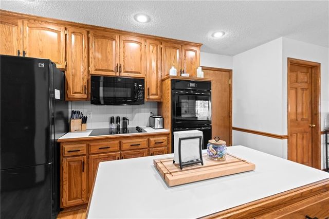 1304 S Jefferson Street, Kearney, MO 64060