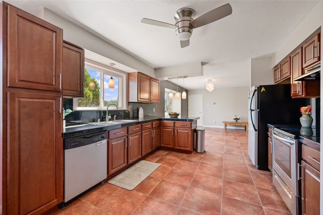 5 Kachina Road, Santa Fe, NM 87508