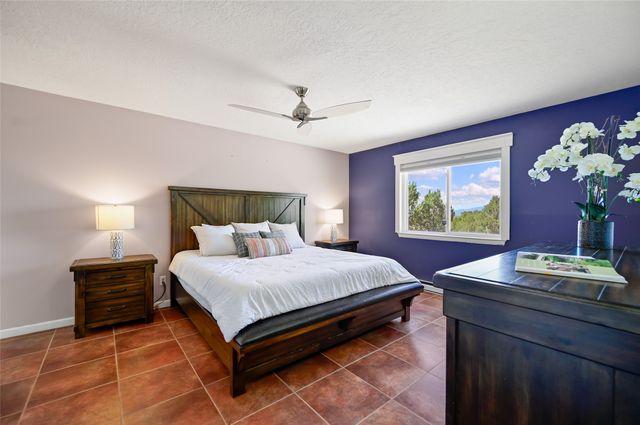 5 Kachina Road, Santa Fe, NM 87508