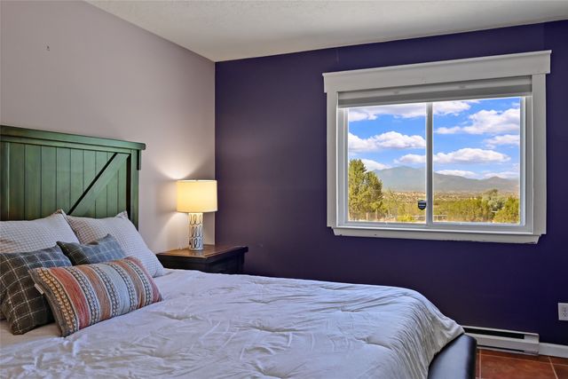 5 Kachina Road, Santa Fe, NM 87508