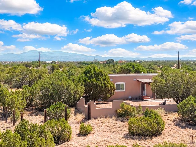 5 Kachina Road, Santa Fe, NM 87508