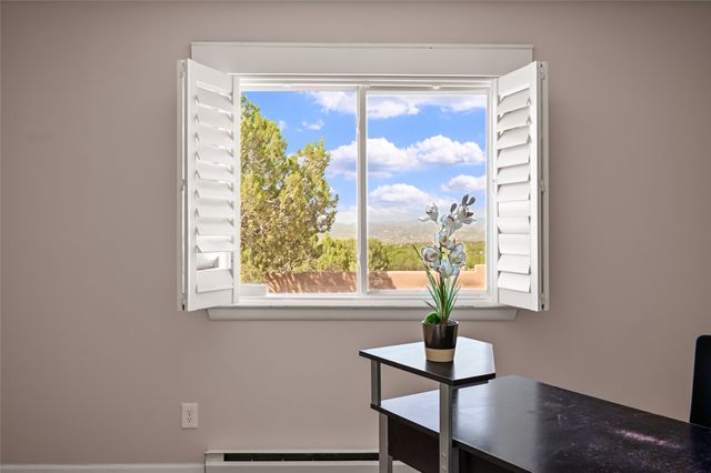 5 Kachina Road, Santa Fe, NM 87508