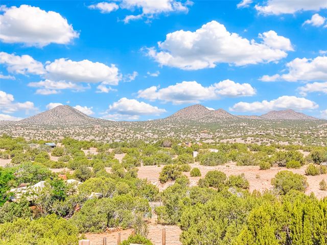 5 Kachina Road, Santa Fe, NM 87508