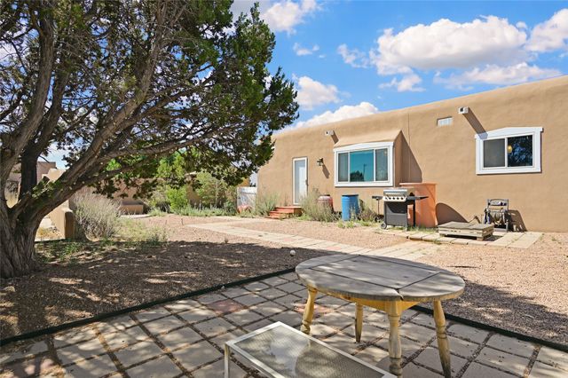 5 Kachina Road, Santa Fe, NM 87508