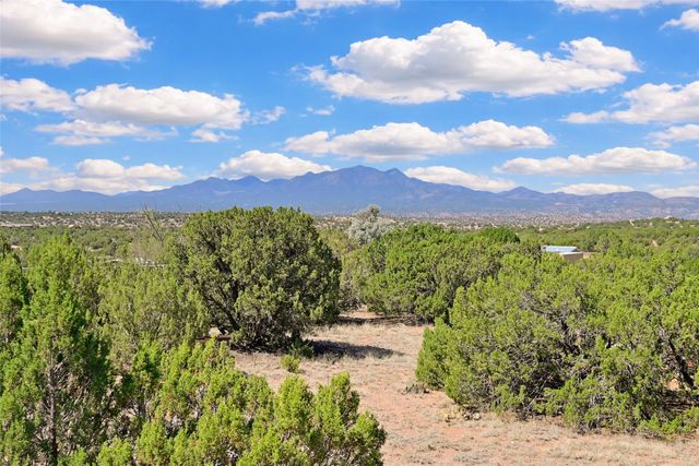 5 Kachina Road, Santa Fe, NM 87508
