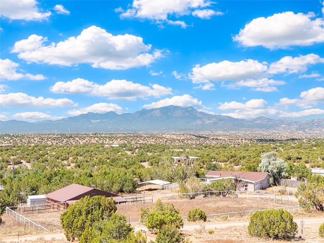 5 Kachina Road, Santa Fe, NM 87508