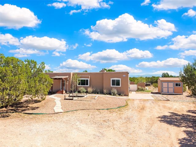 5 Kachina Road, Santa Fe, NM 87508