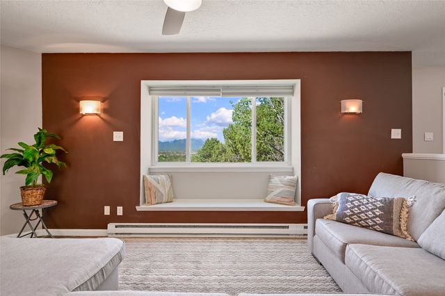 5 Kachina Road, Santa Fe, NM 87508