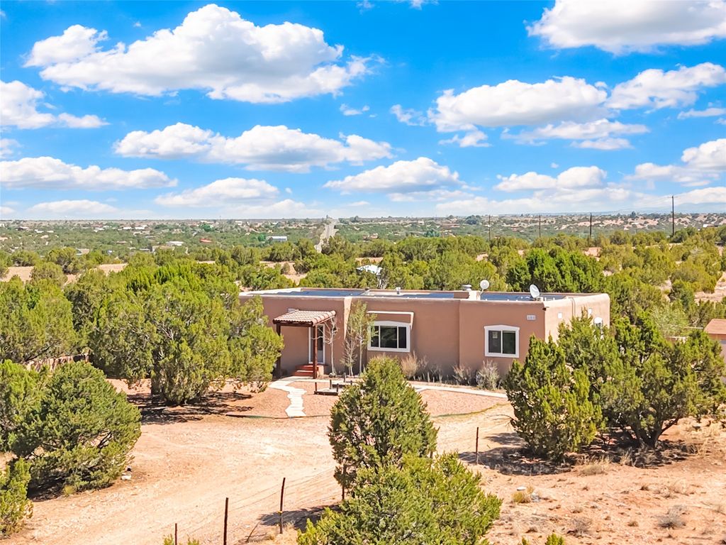 5 Kachina Road, Santa Fe, NM 87508