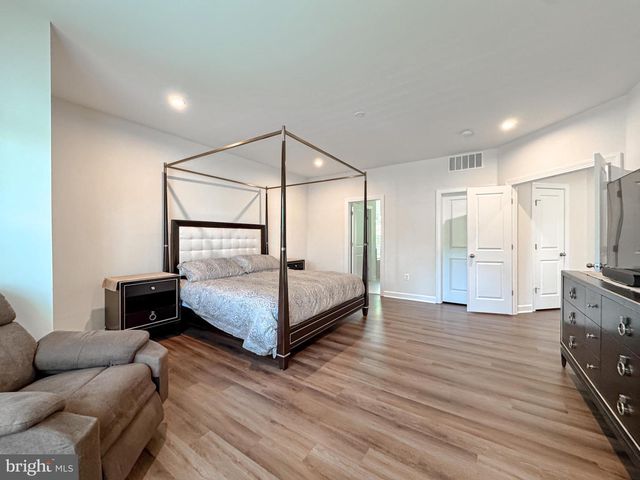 8525 LAROQUE RUN DR, Fredericksburg, VA 22407