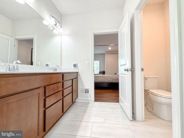 8525 LAROQUE RUN DR, Fredericksburg, VA 22407